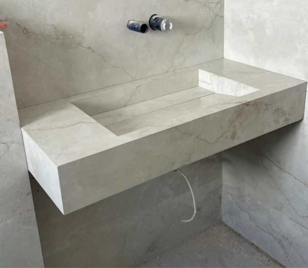 "VASQUE UNOVA 92 cm sur mesure
Effet Marbre  blanc finition Mat  "