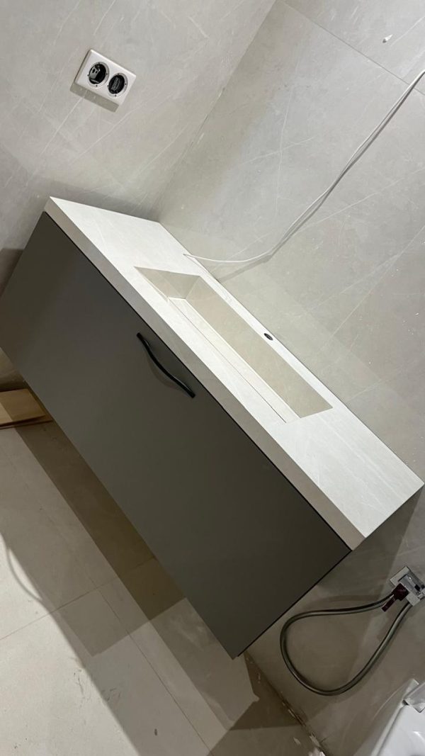 "VASQUE PLANCIA 120 cm sur mesure 
Effet pierres  Beige  clair   finition Mat  
LAVABO centré"