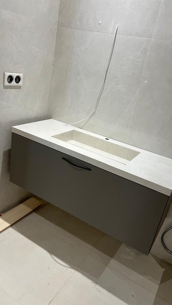 "VASQUE PLANCIA 120 cm sur mesure 
Effet pierres  Beige  clair   finition Mat  
LAVABO centré"