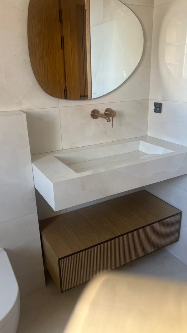 "VASQUE UNOVA 90cm avec son meuble
Effet Marbre beige clair finition Brillant  "