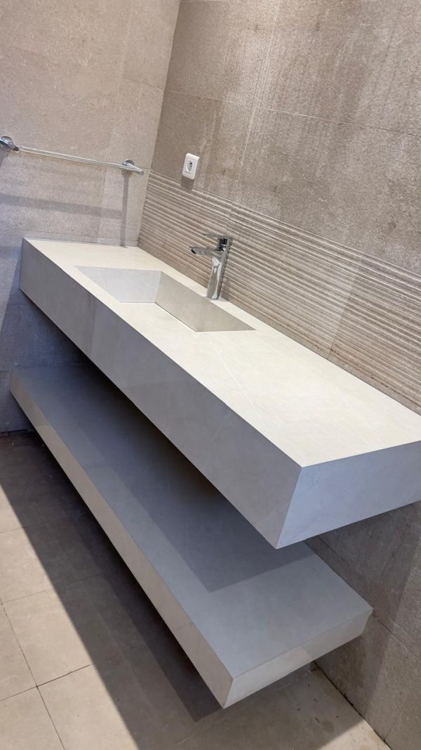 "VASQUE PLANCIA 160 cm
Effet pierres  Beige clair   finition Brillant 
LAVABO côté gauche"